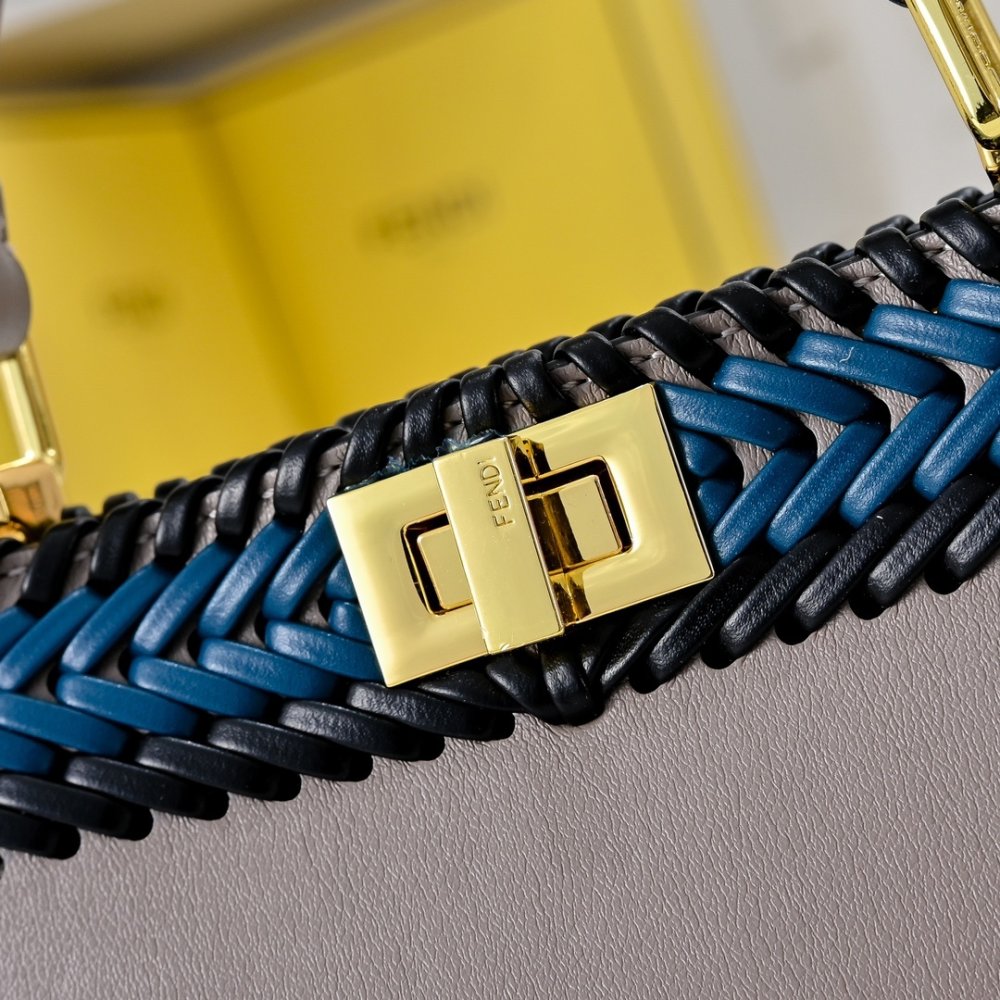 Сумка Fendi Peekaboo Iseeu 27 см фото 3