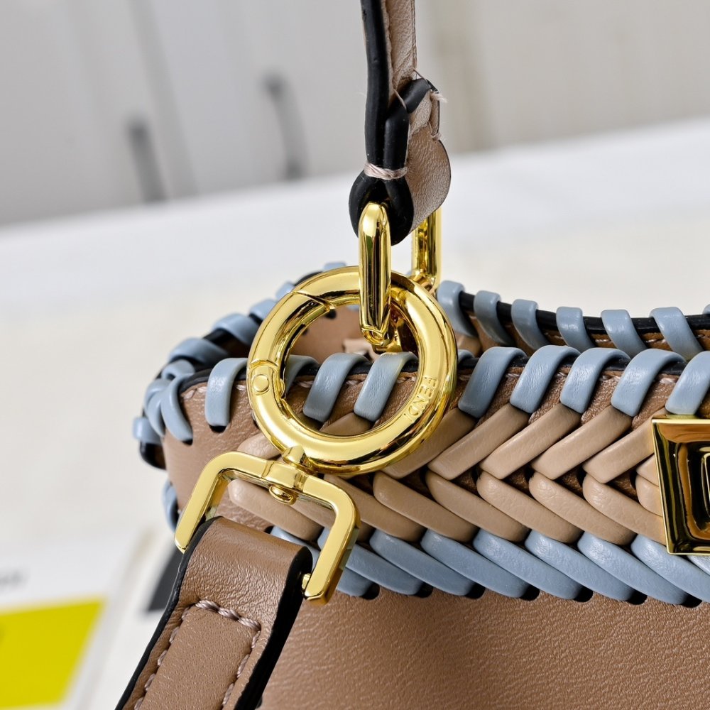 A bag Fendi Peekaboo Iseeu 27 cm фото 3