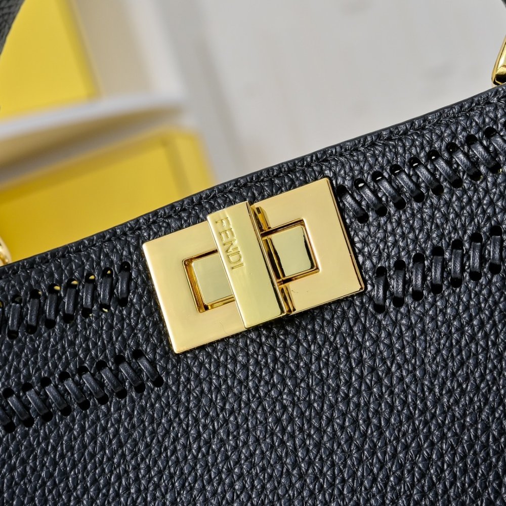 A bag Fendi Peekaboo Iseeu 27 cm фото 4