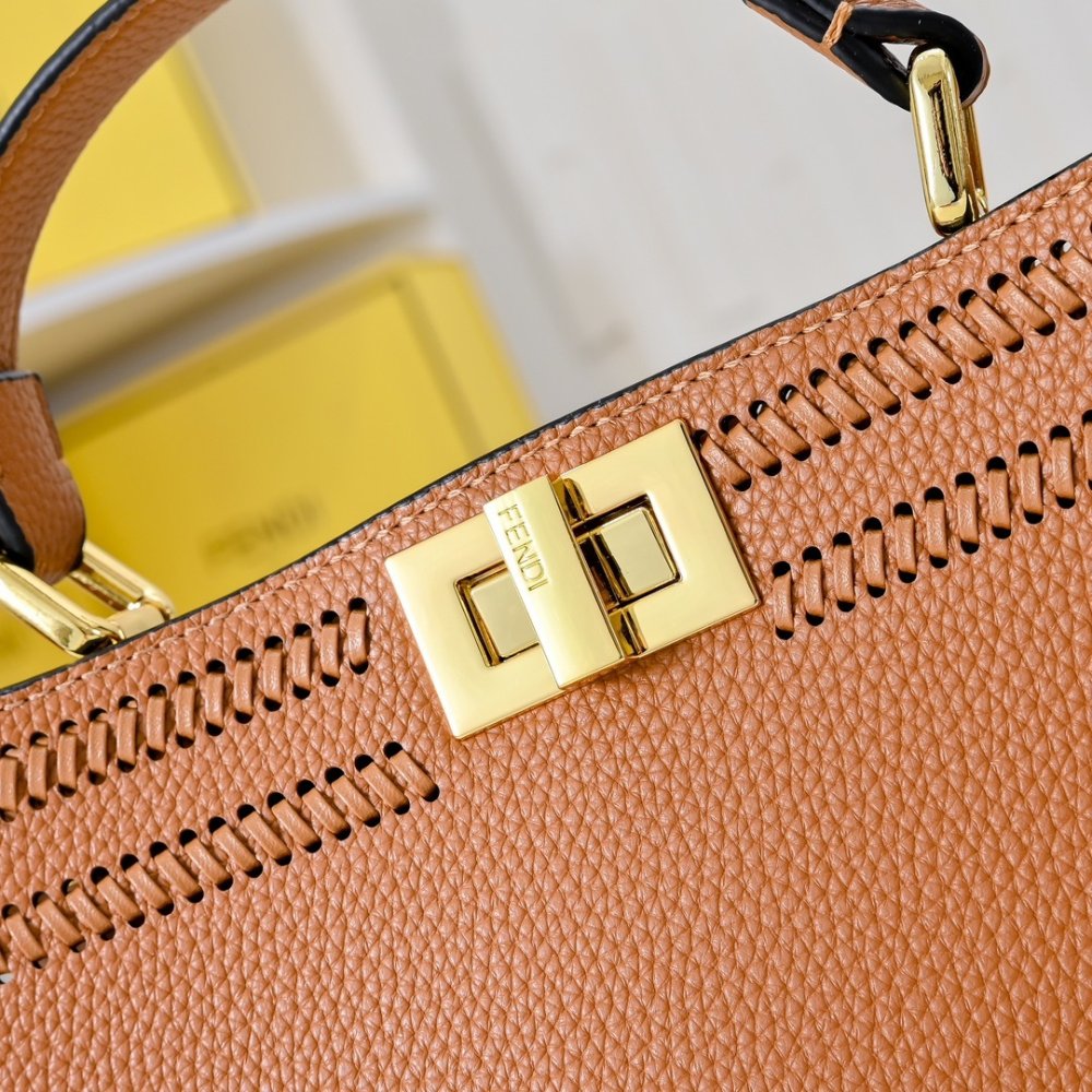 Сумка Fendi Peekaboo Iseeu 27 см фото 4