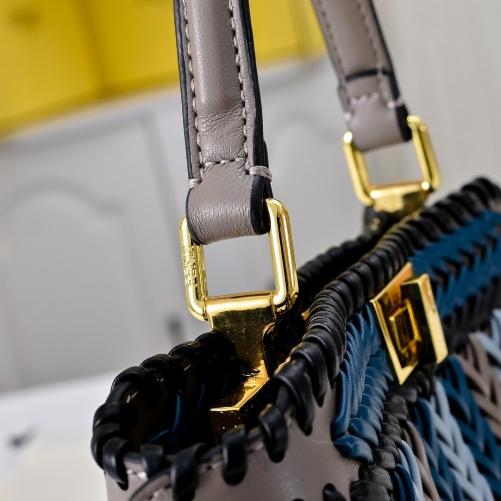 Сумка Fendi Peekaboo Iseeu 27 см фото 4