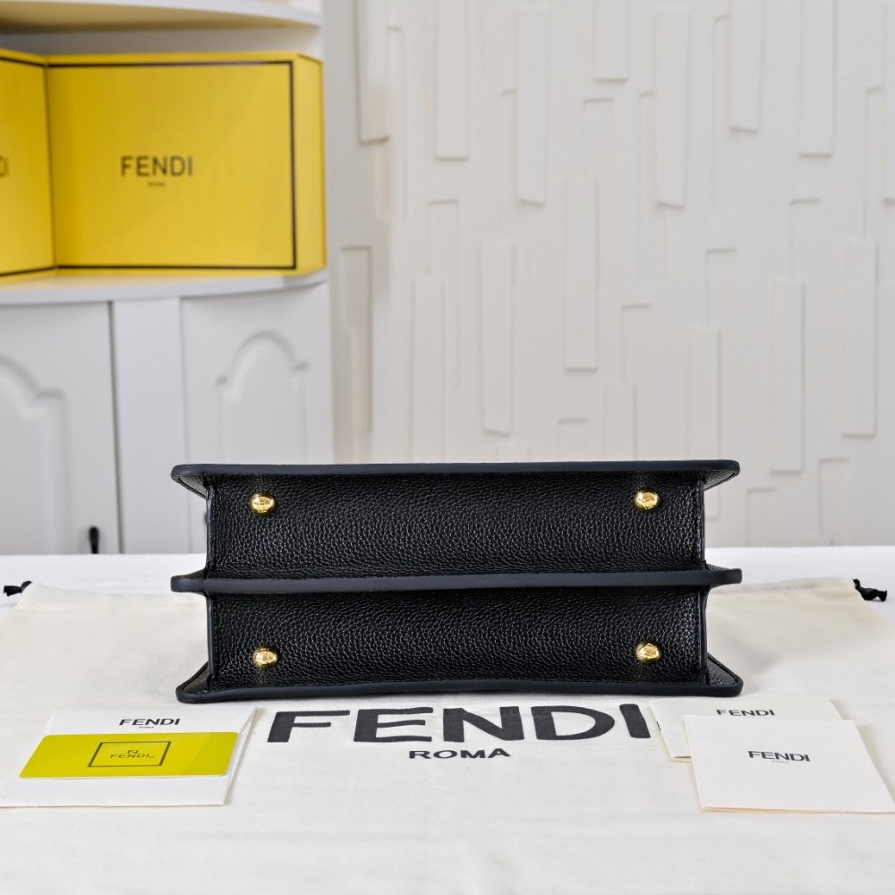 A bag Fendi Peekaboo Iseeu 27 cm фото 5