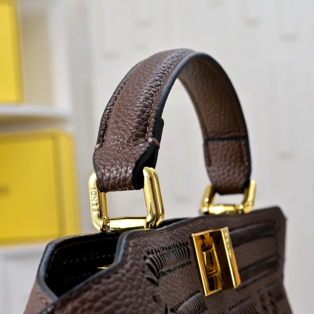 Сумка Fendi Peekaboo Iseeu 27 см фото 5