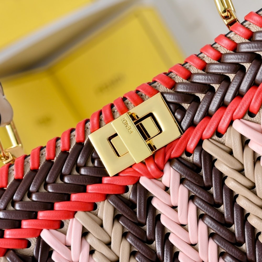 A bag Fendi Peekaboo Iseeu 27 cm фото 5