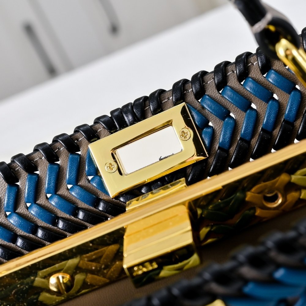 Сумка Fendi Peekaboo Iseeu 27 см фото 5