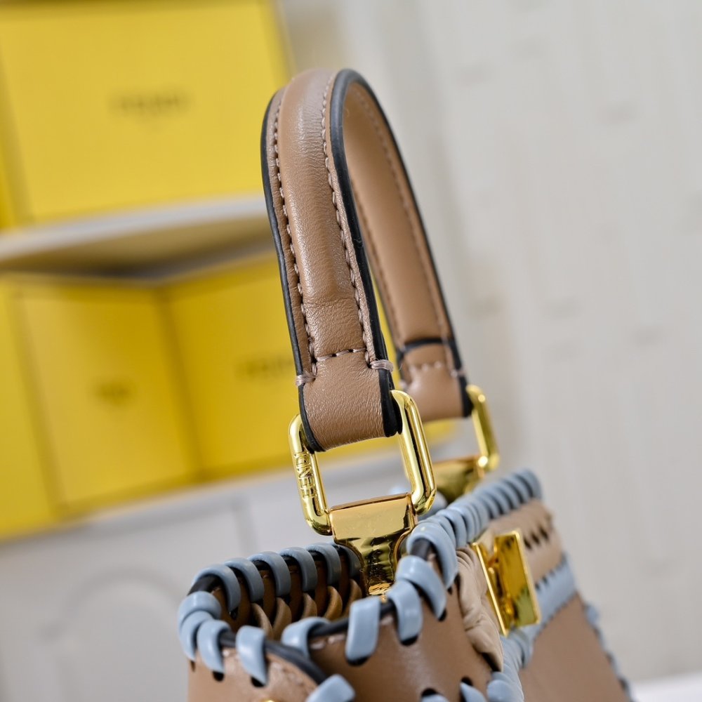 A bag Fendi Peekaboo Iseeu 27 cm фото 5