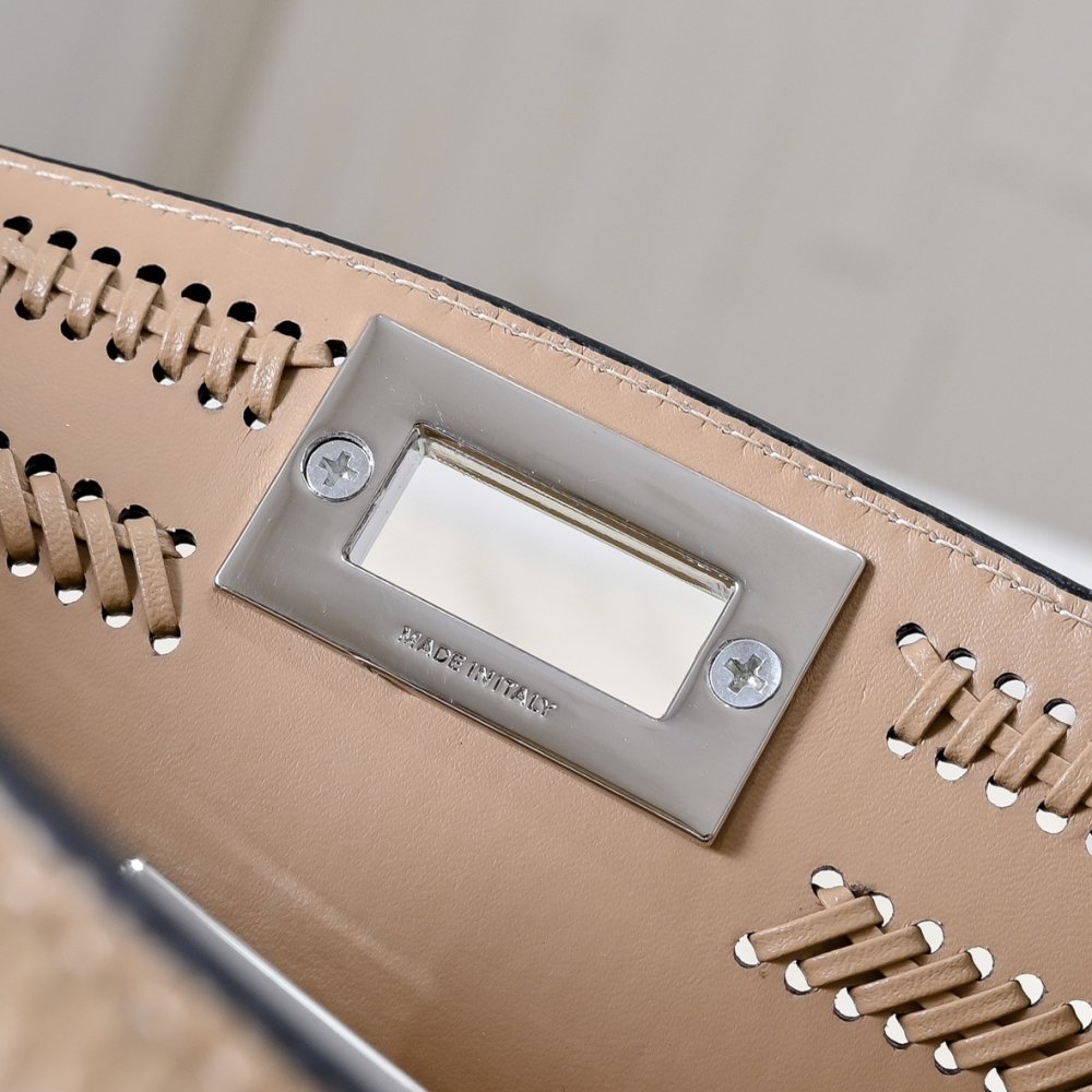 A bag Fendi Peekaboo Iseeu 27 cm фото 6