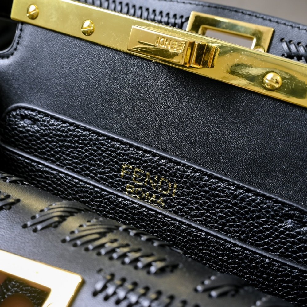 A bag Fendi Peekaboo Iseeu 27 cm фото 6