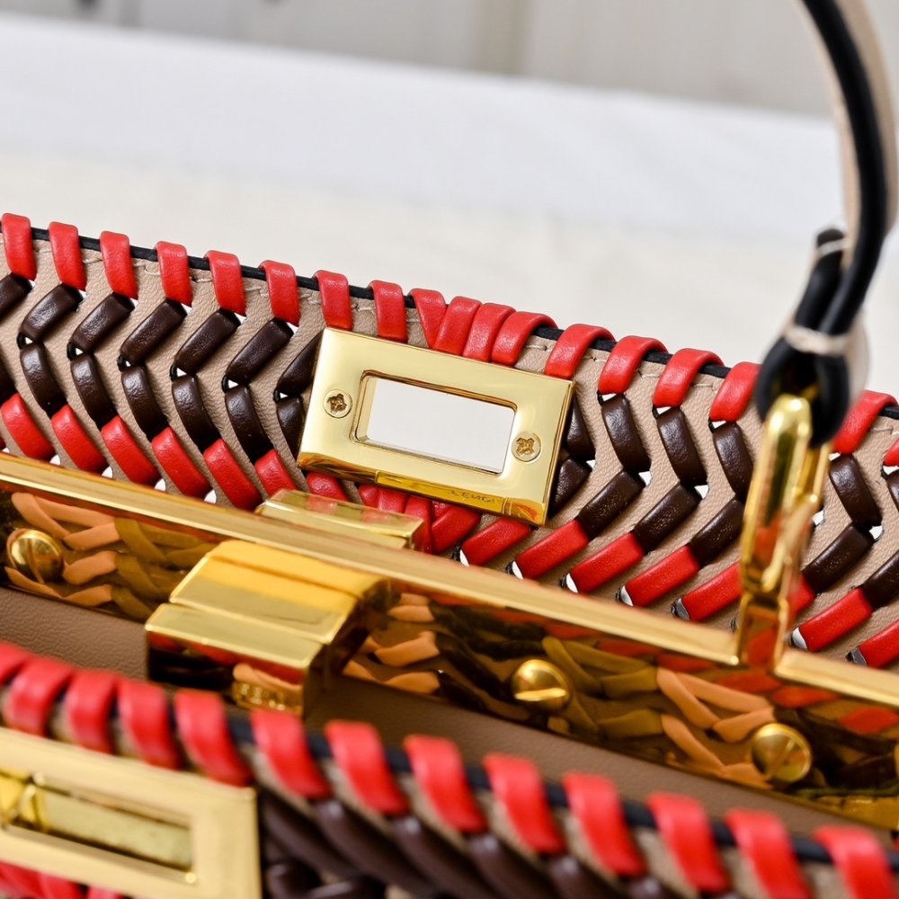 A bag Fendi Peekaboo Iseeu 27 cm фото 6