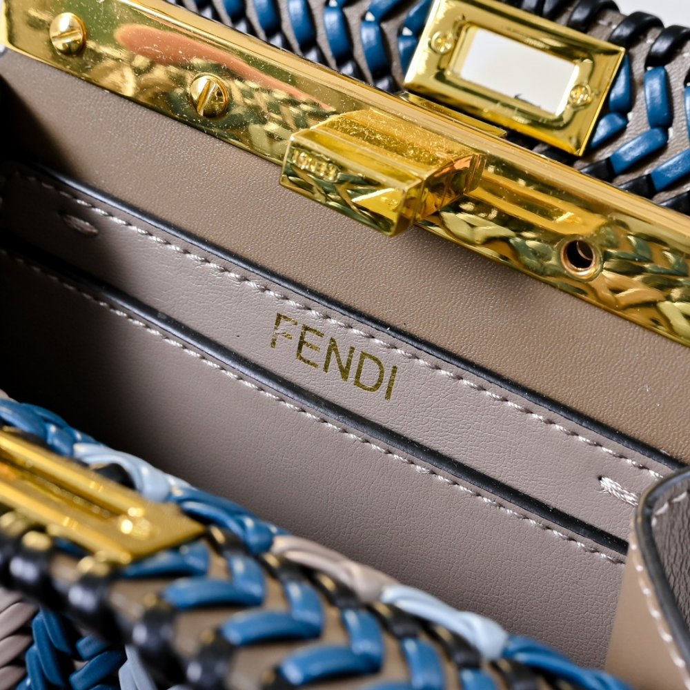 Сумка Fendi Peekaboo Iseeu 27 см фото 6