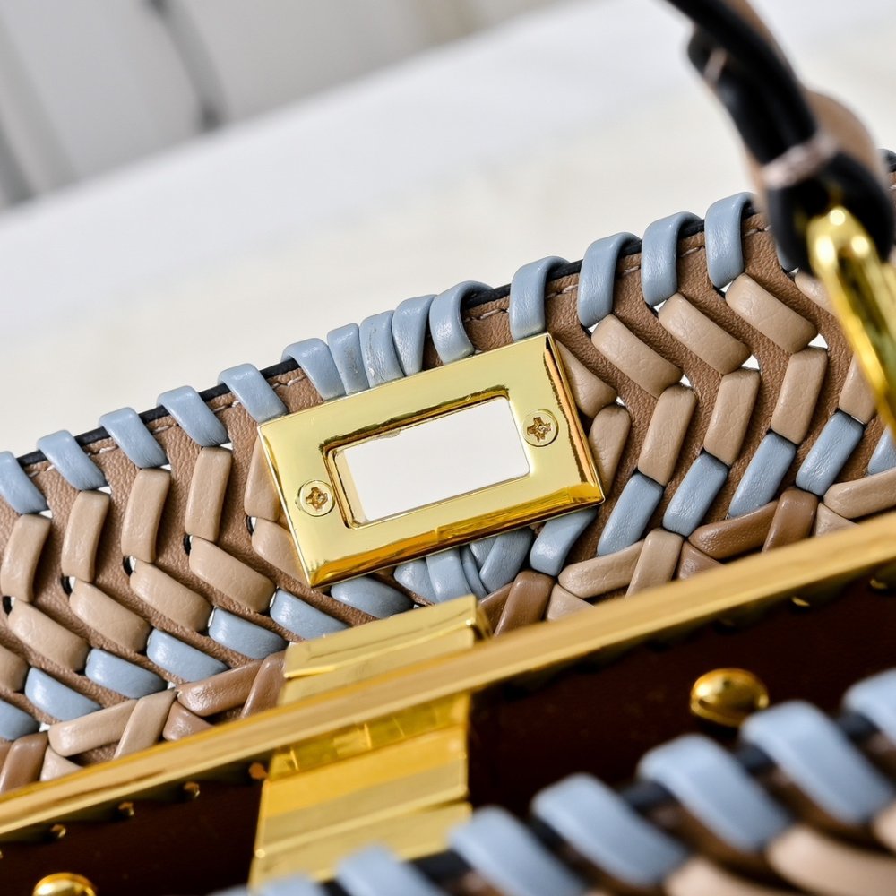 A bag Fendi Peekaboo Iseeu 27 cm фото 6