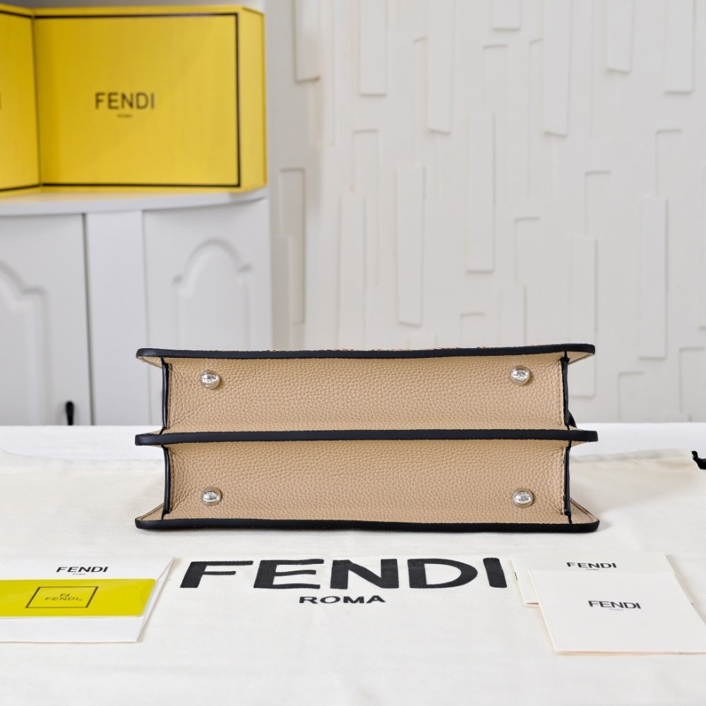 A bag Fendi Peekaboo Iseeu 27 cm фото 7