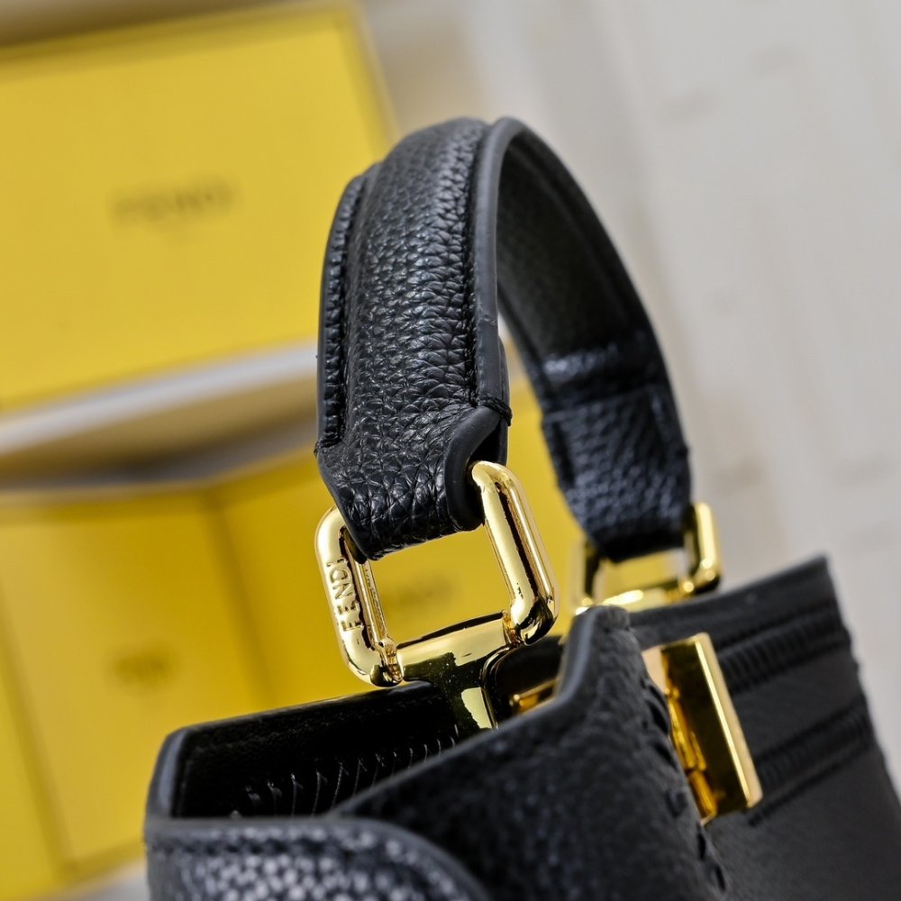 A bag Fendi Peekaboo Iseeu 27 cm фото 7