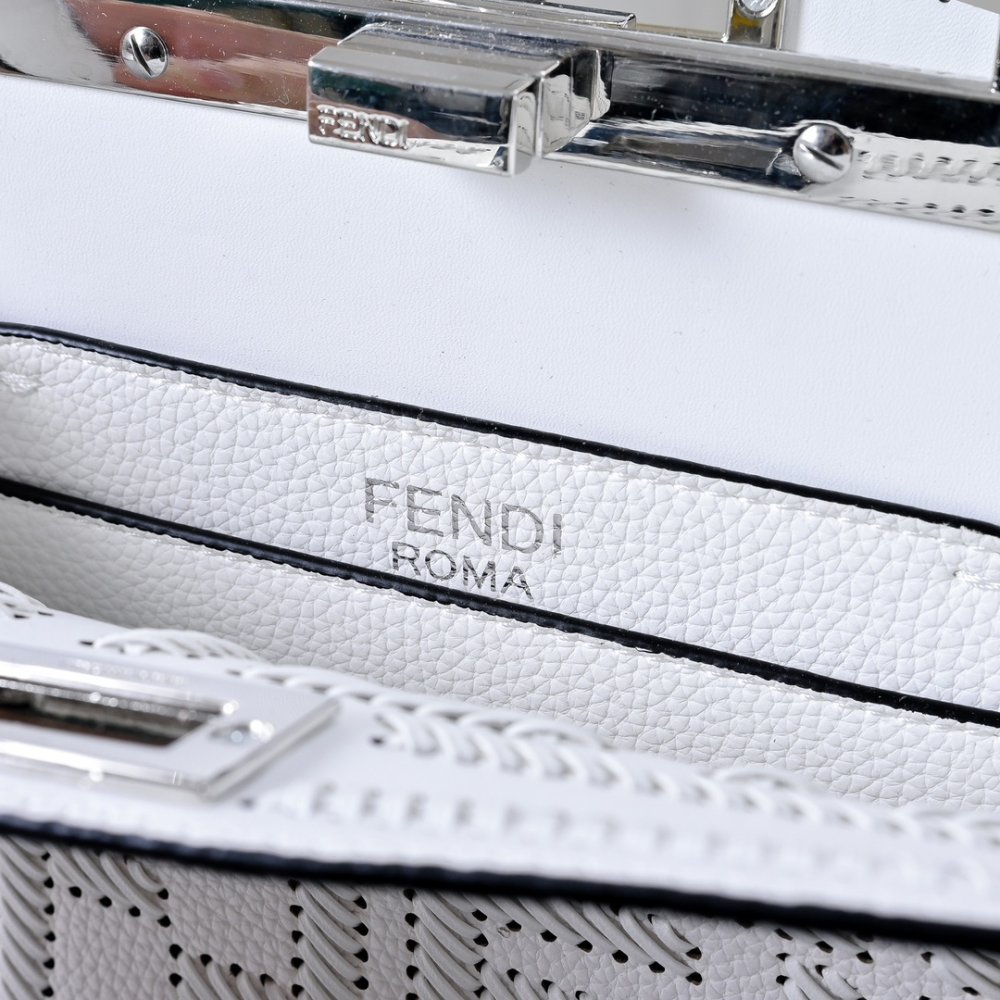 Сумка Fendi Peekaboo Iseeu 27 см фото 7