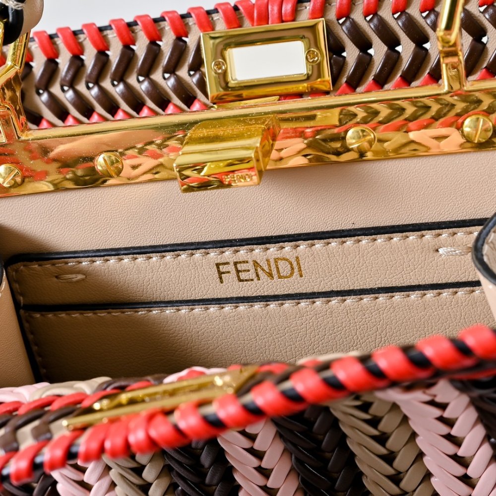 A bag Fendi Peekaboo Iseeu 27 cm фото 7