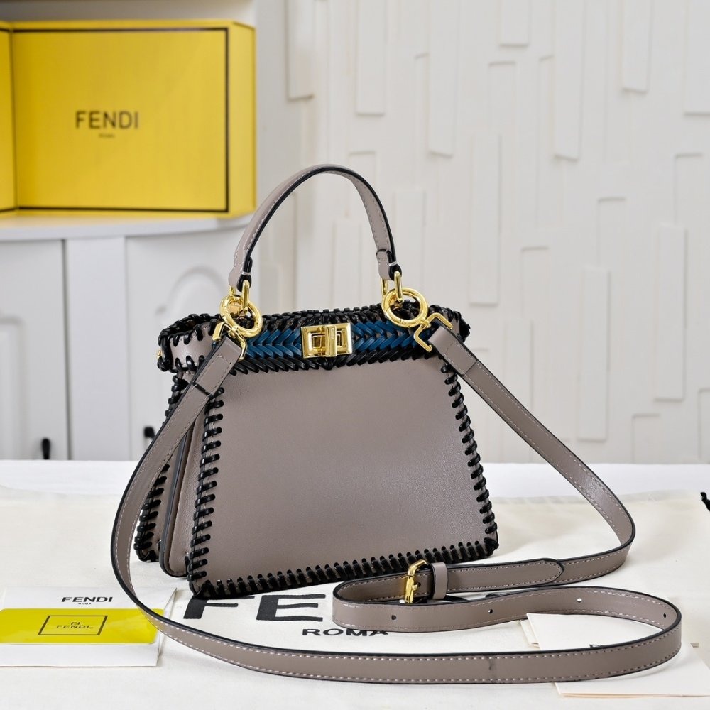 Сумка Fendi Peekaboo Iseeu 27 см фото 7