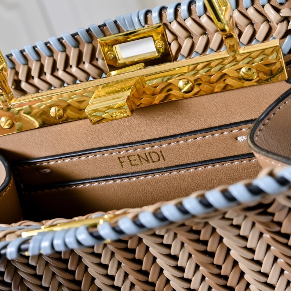 A bag Fendi Peekaboo Iseeu 27 cm фото 7