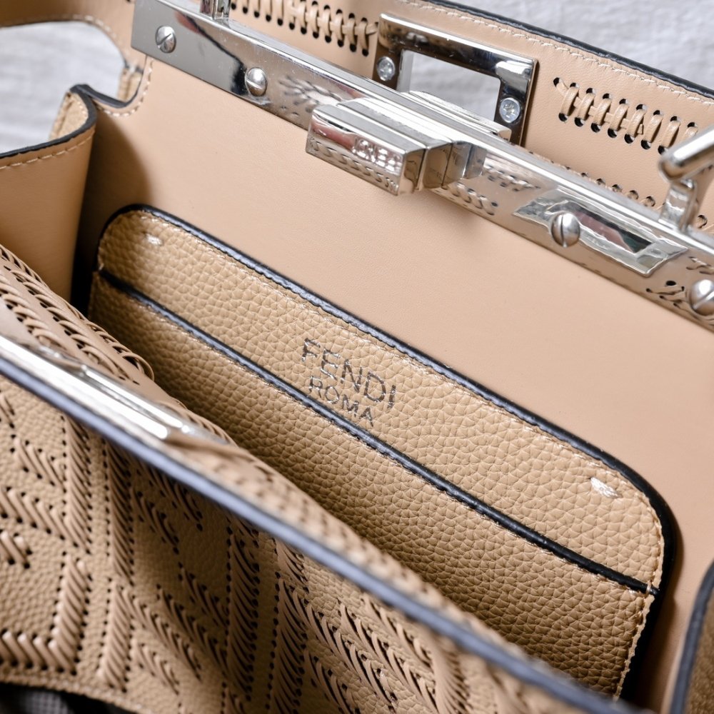 A bag Fendi Peekaboo Iseeu 27 cm фото 8