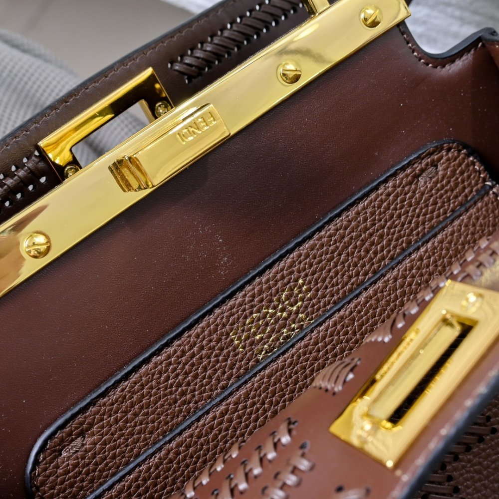 Сумка Fendi Peekaboo Iseeu 27 см фото 8