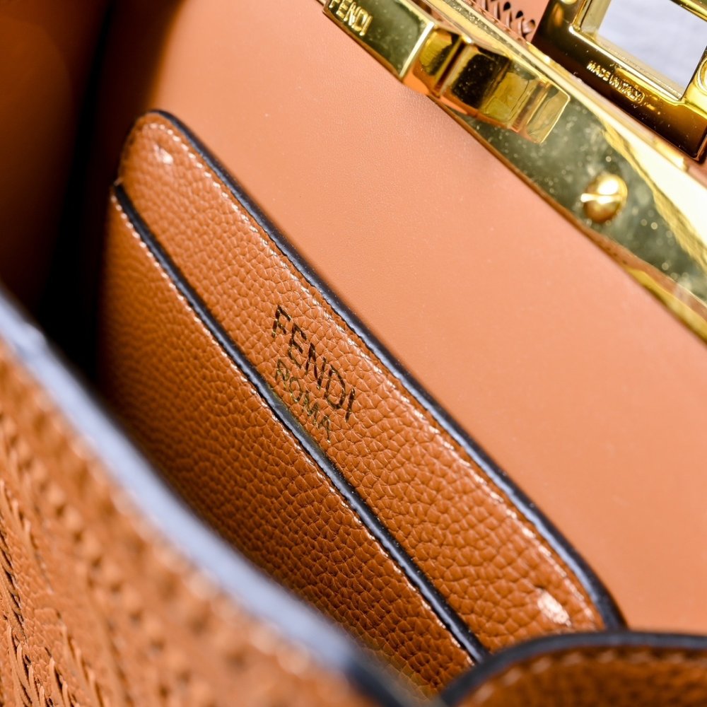 Сумка Fendi Peekaboo Iseeu 27 см фото 8