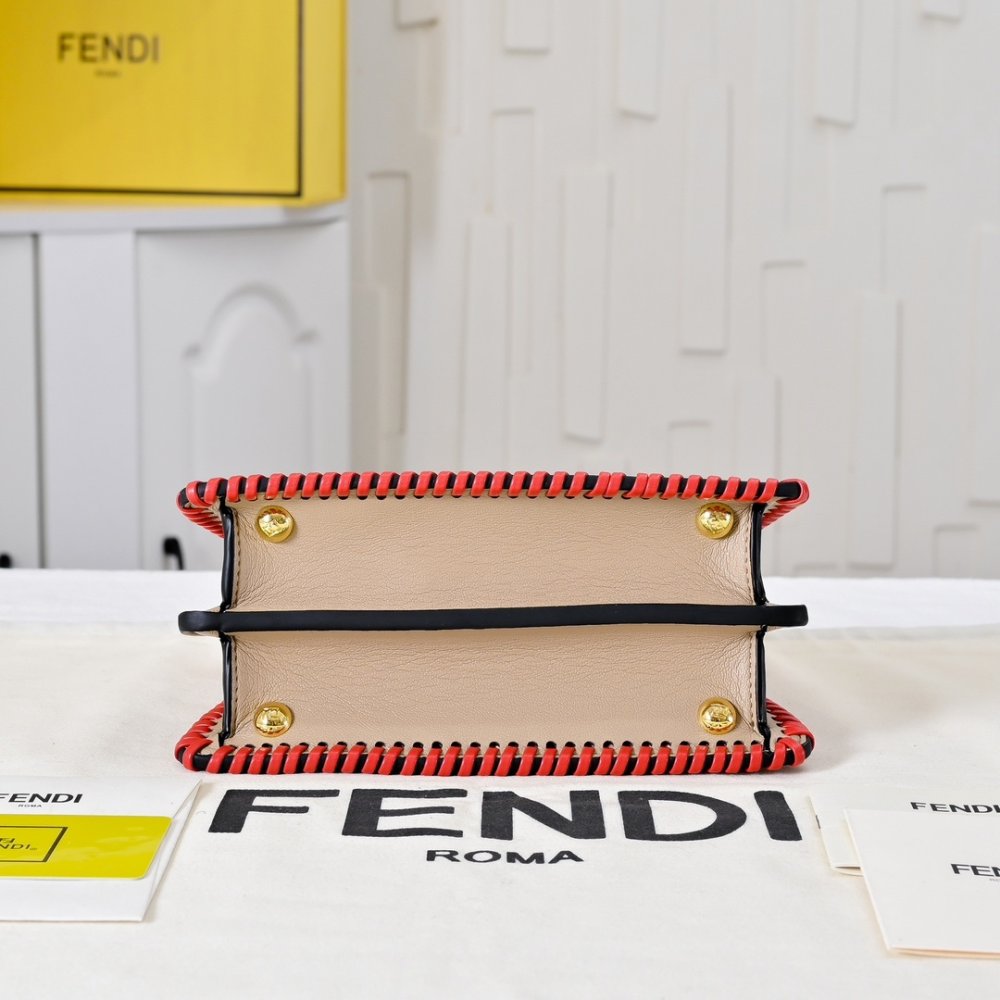 A bag Fendi Peekaboo Iseeu 27 cm фото 8