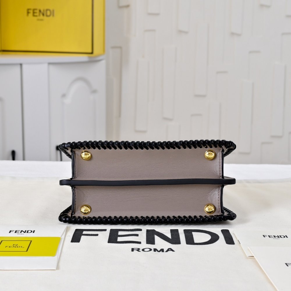 Сумка Fendi Peekaboo Iseeu 27 см фото 8
