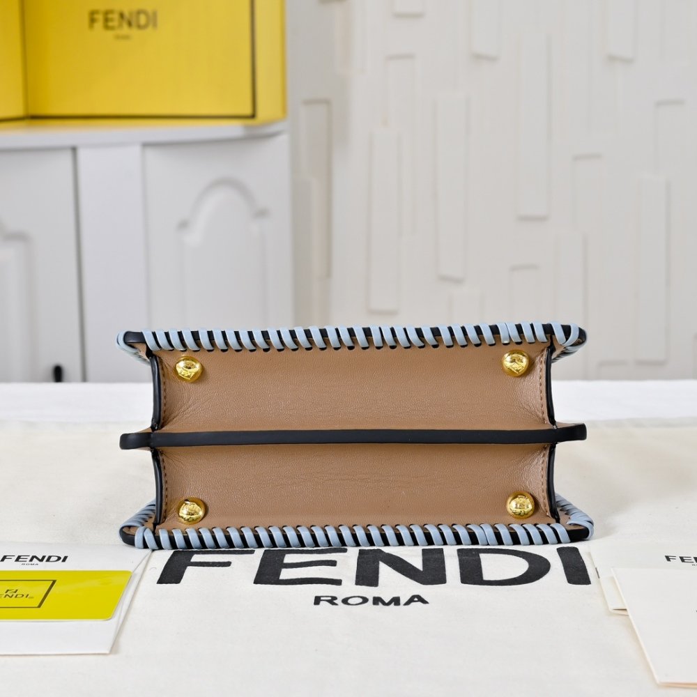 A bag Fendi Peekaboo Iseeu 27 cm фото 8