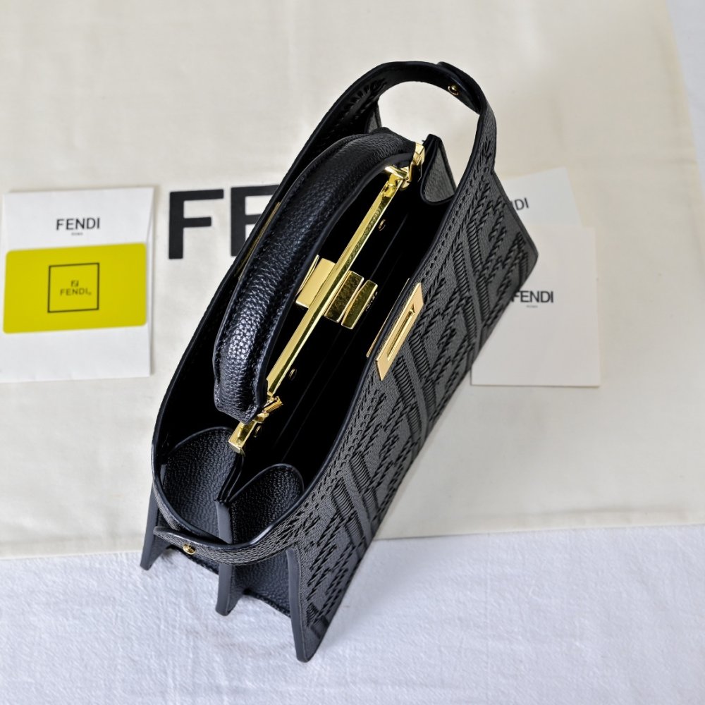 A bag Fendi Peekaboo Iseeu 27 cm фото 9