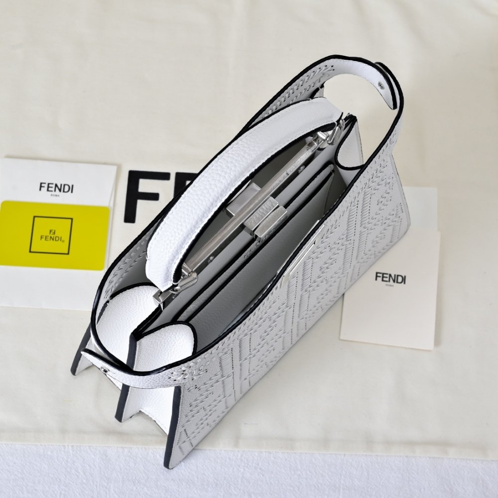 Сумка Fendi Peekaboo Iseeu 27 см фото 9