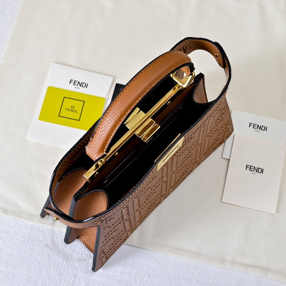 Сумка Fendi Peekaboo Iseeu 27 см фото 9