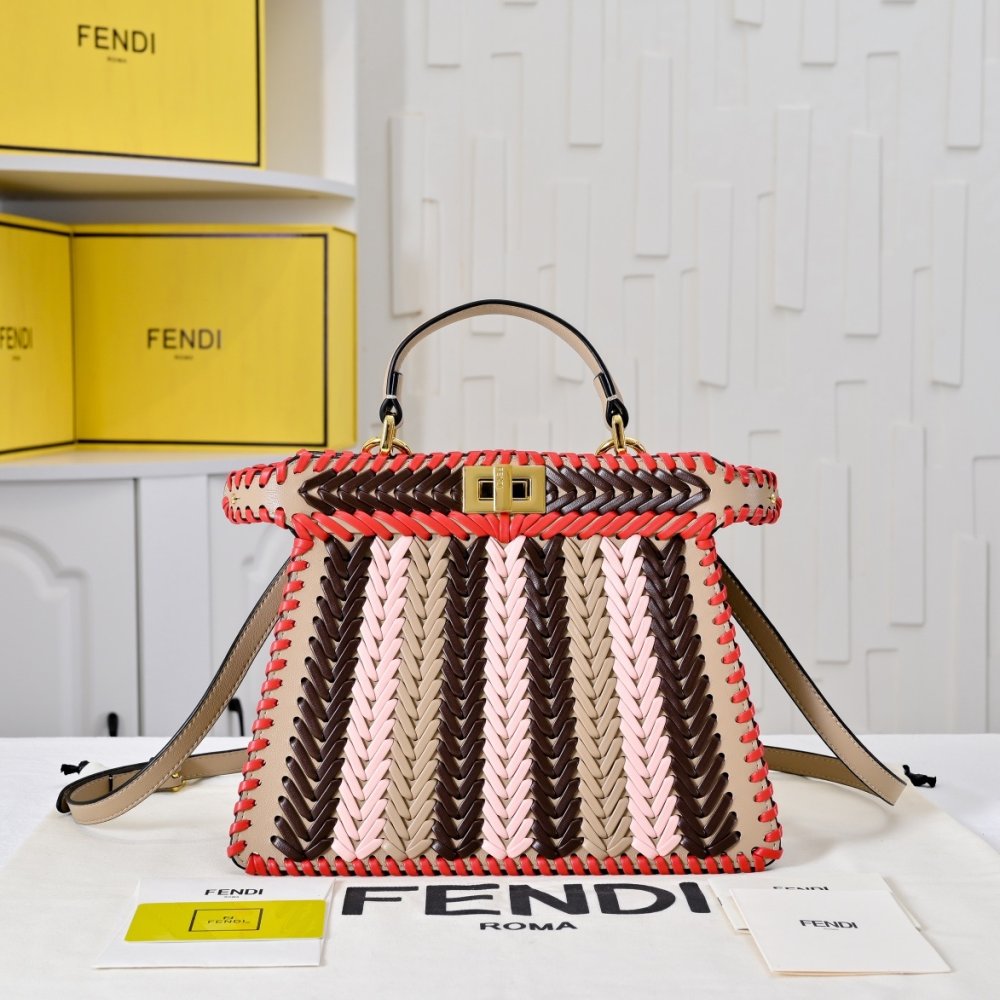 Сумка Fendi Peekaboo Iseeu 33 см