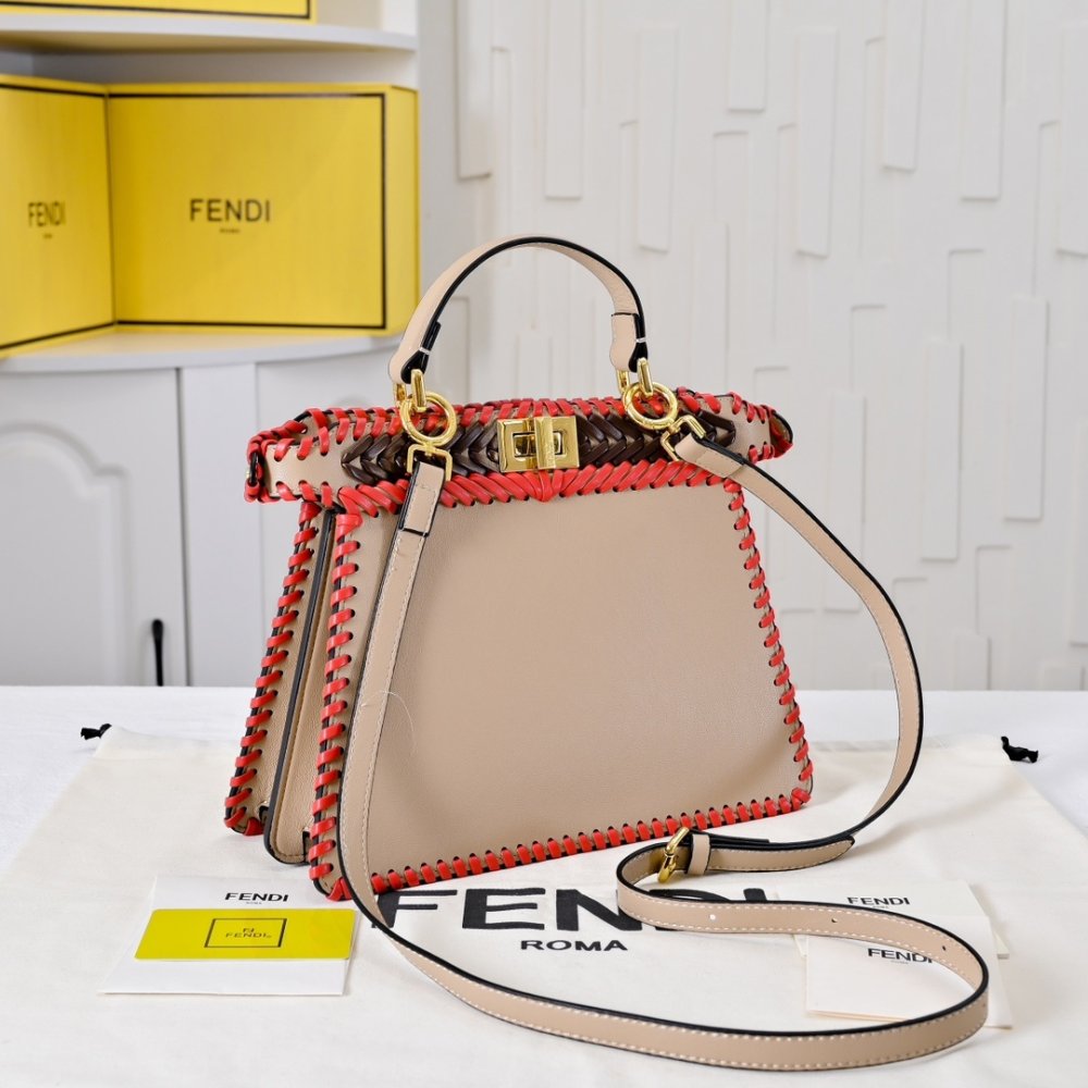 Сумка Fendi Peekaboo Iseeu 33 см фото 2