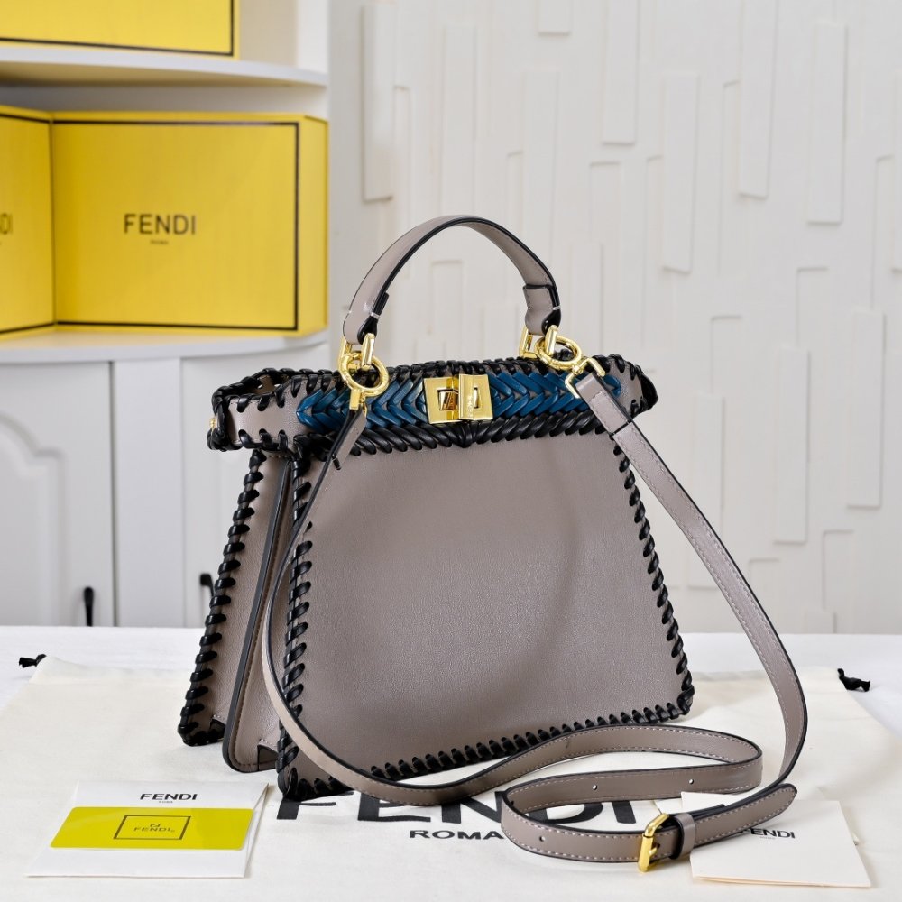 A bag Fendi Peekaboo Iseeu 33 cm фото 2