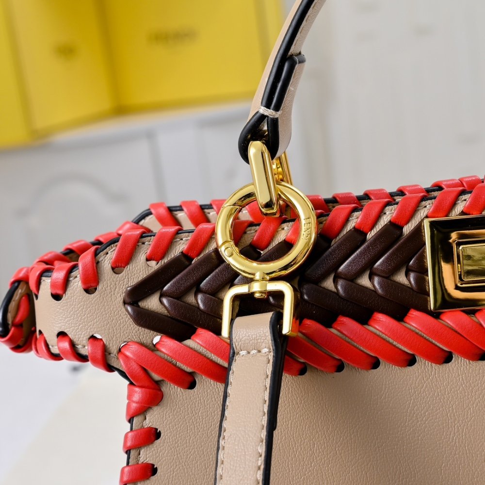 Сумка Fendi Peekaboo Iseeu 33 см фото 3