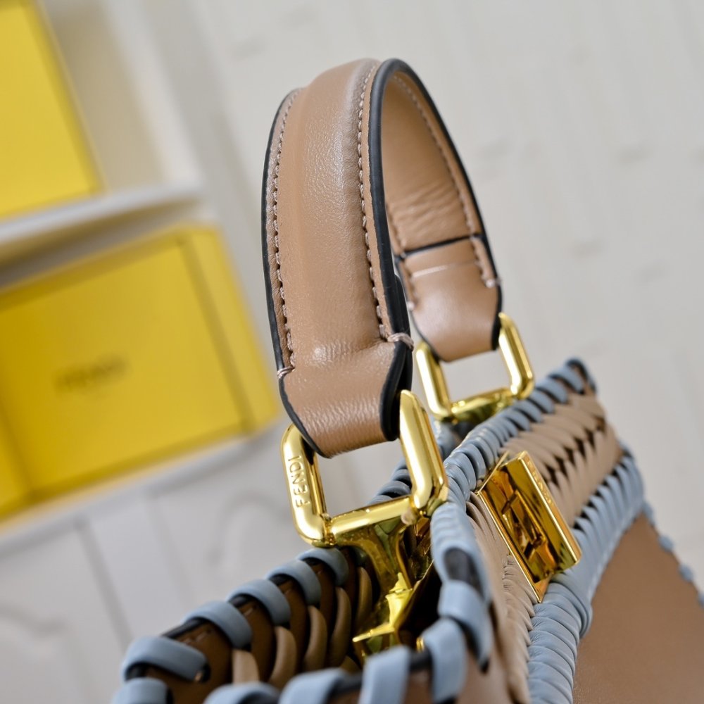 A bag Fendi Peekaboo Iseeu 33 cm фото 3