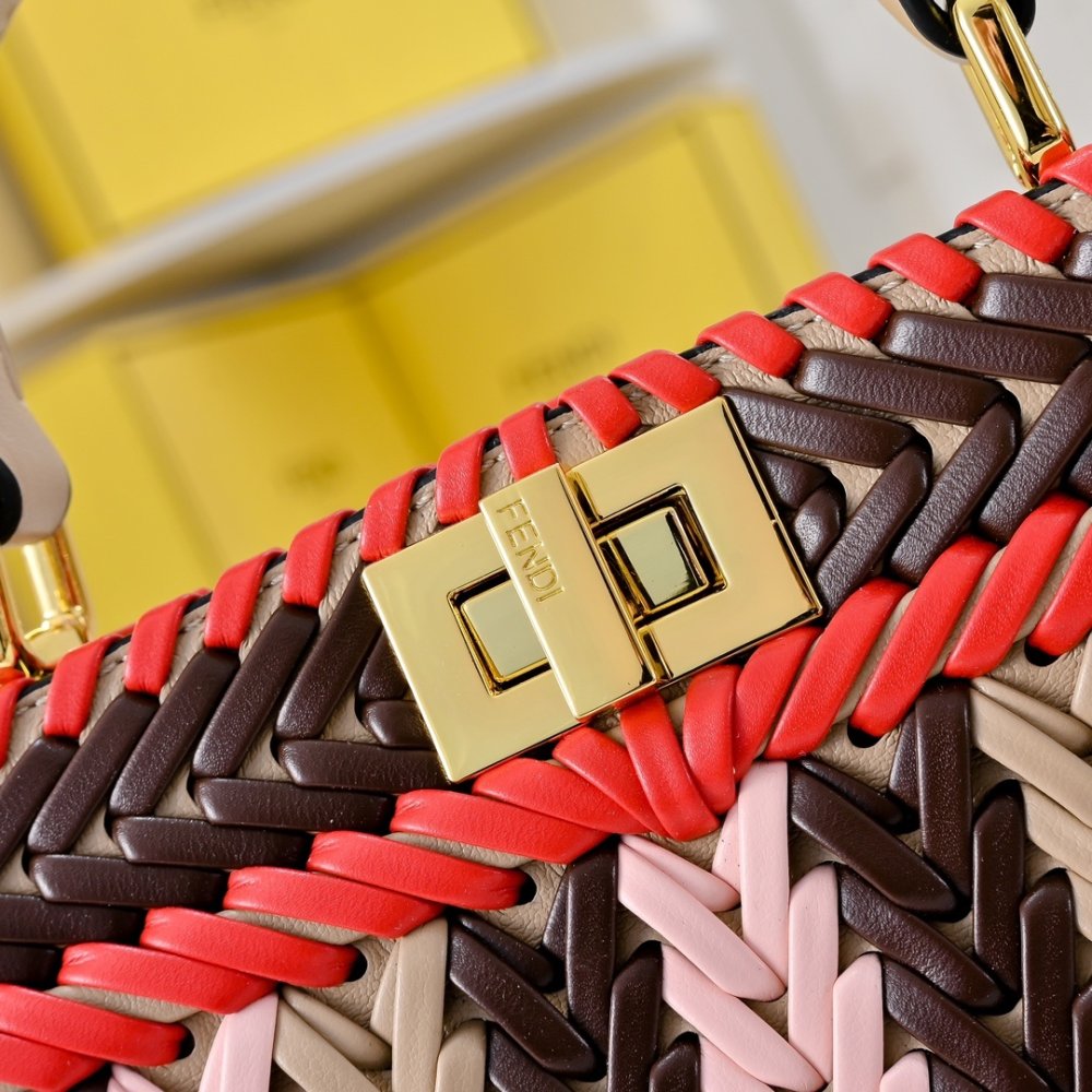 Сумка Fendi Peekaboo Iseeu 33 см фото 4