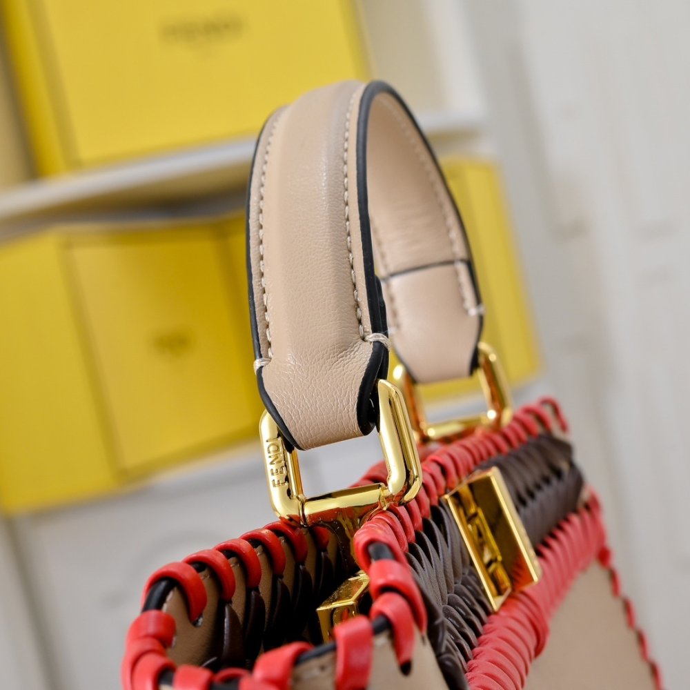 Сумка Fendi Peekaboo Iseeu 33 см фото 5