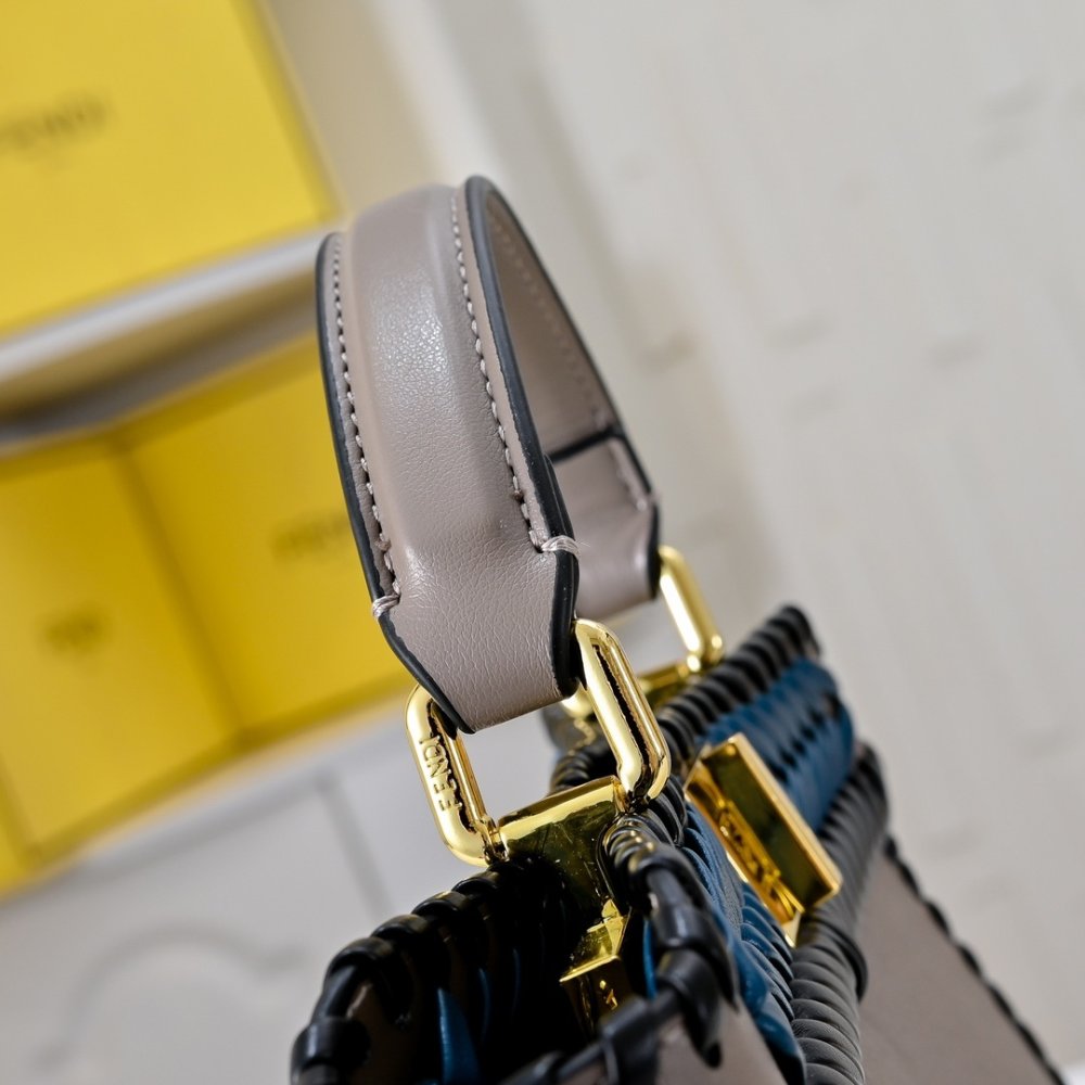 A bag Fendi Peekaboo Iseeu 33 cm фото 5