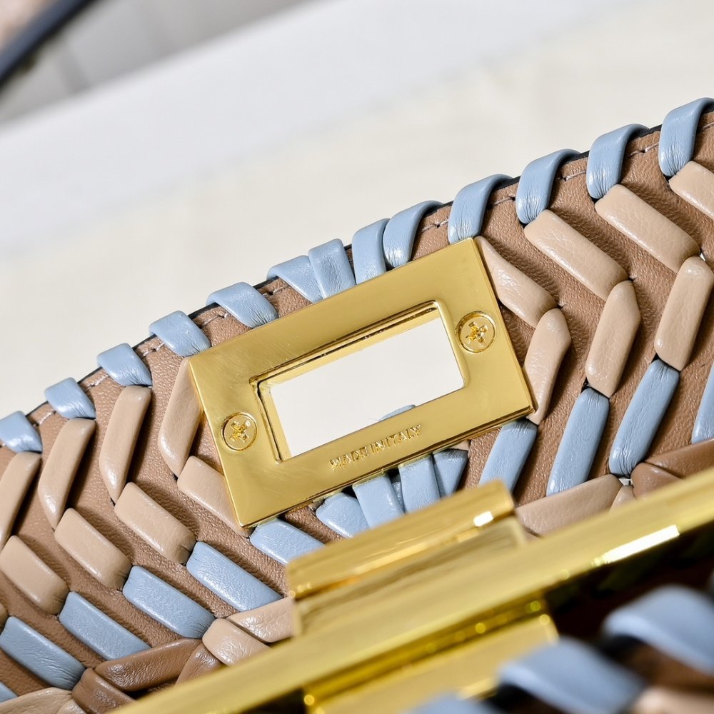 A bag Fendi Peekaboo Iseeu 33 cm фото 5