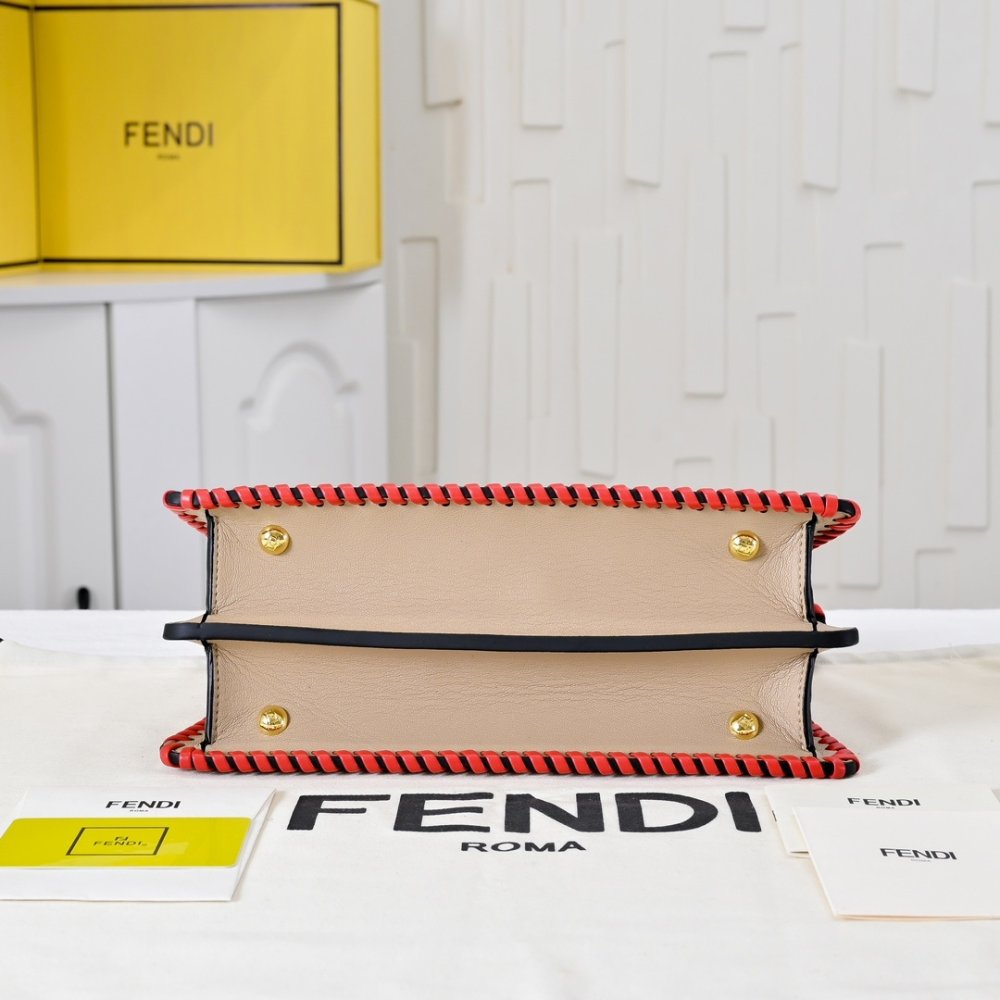 Сумка Fendi Peekaboo Iseeu 33 см фото 6