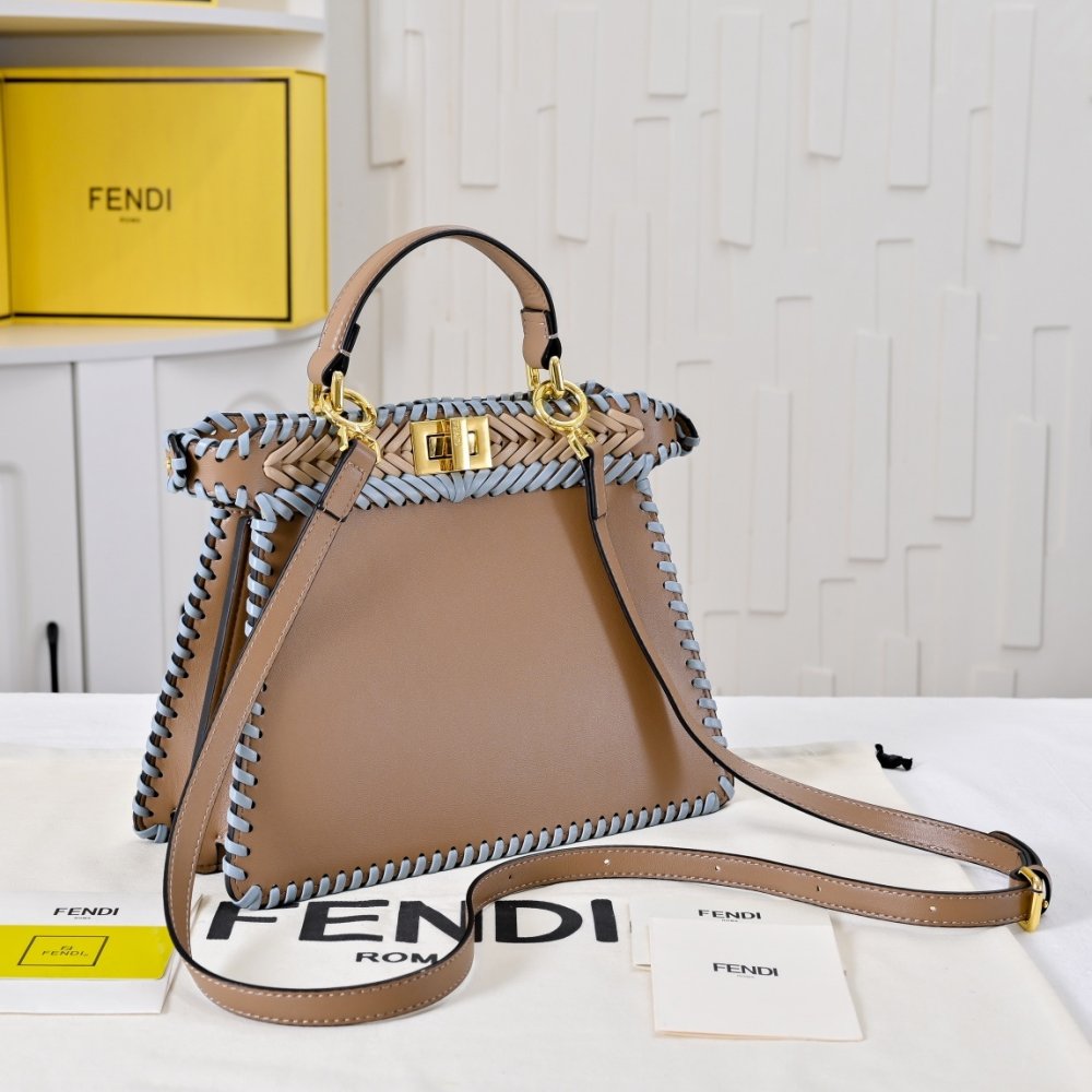 A bag Fendi Peekaboo Iseeu 33 cm фото 6