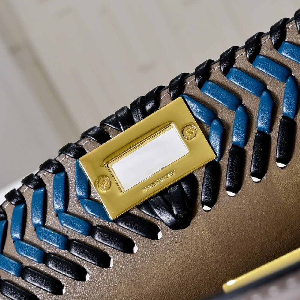 A bag Fendi Peekaboo Iseeu 33 cm фото 7