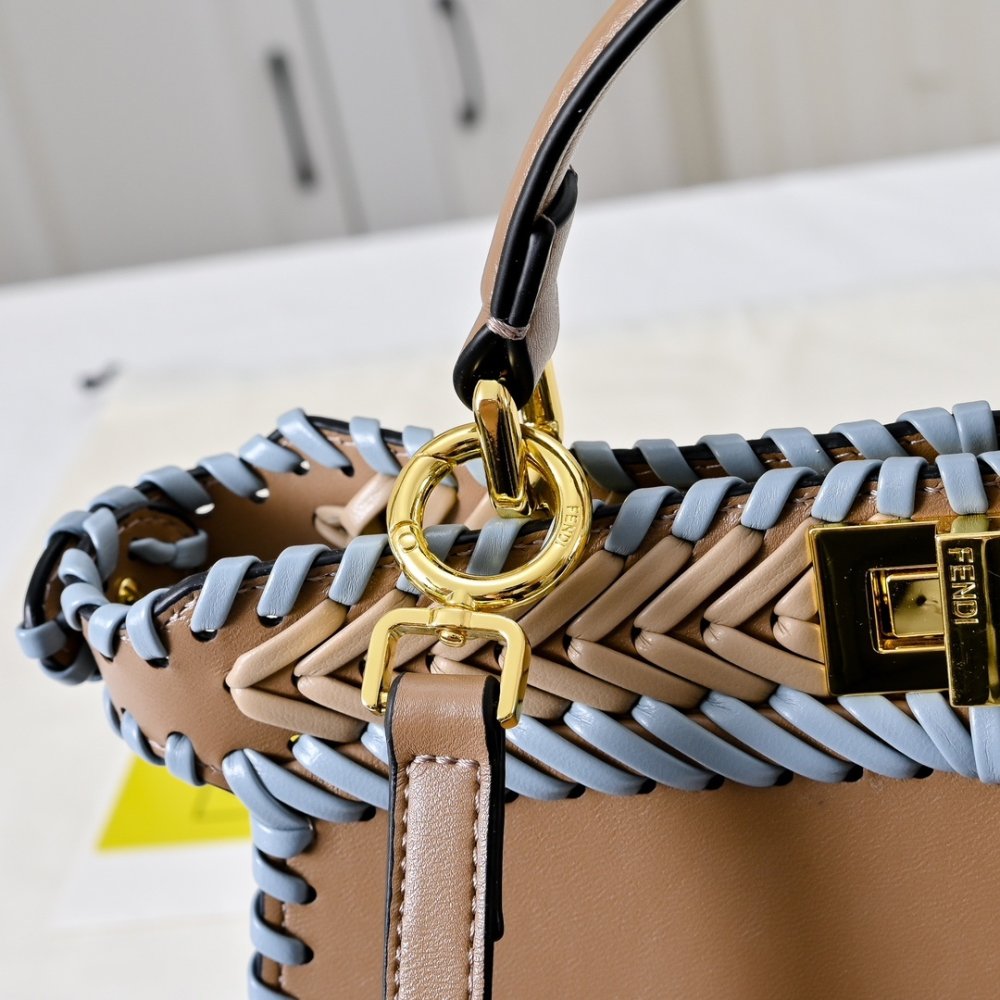 A bag Fendi Peekaboo Iseeu 33 cm фото 7