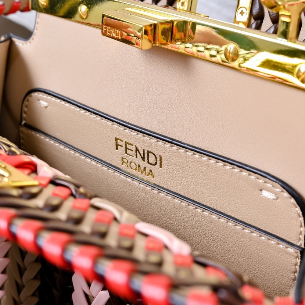 Сумка Fendi Peekaboo Iseeu 33 см фото 8
