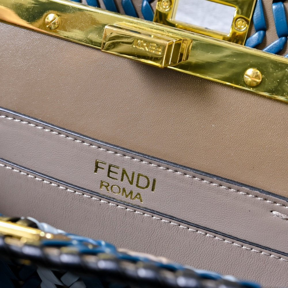 A bag Fendi Peekaboo Iseeu 33 cm фото 8