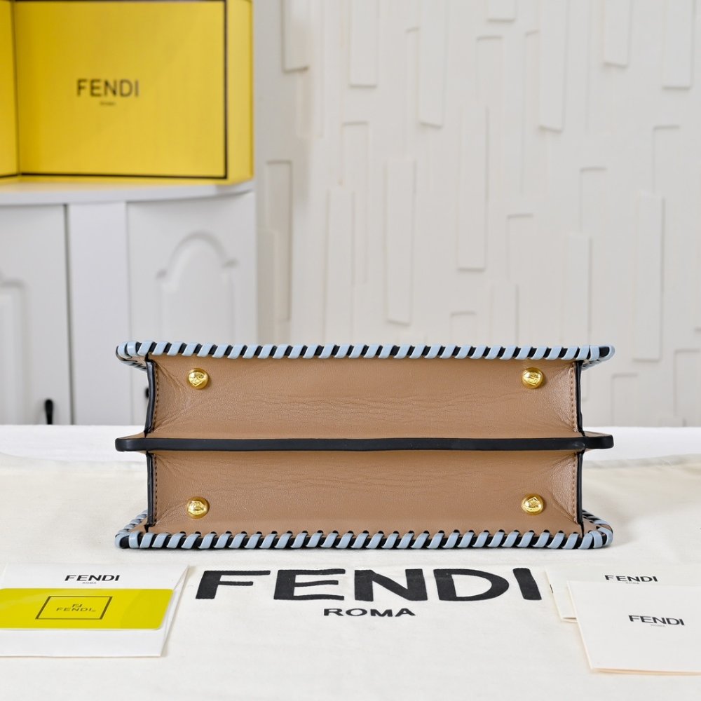A bag Fendi Peekaboo Iseeu 33 cm фото 8
