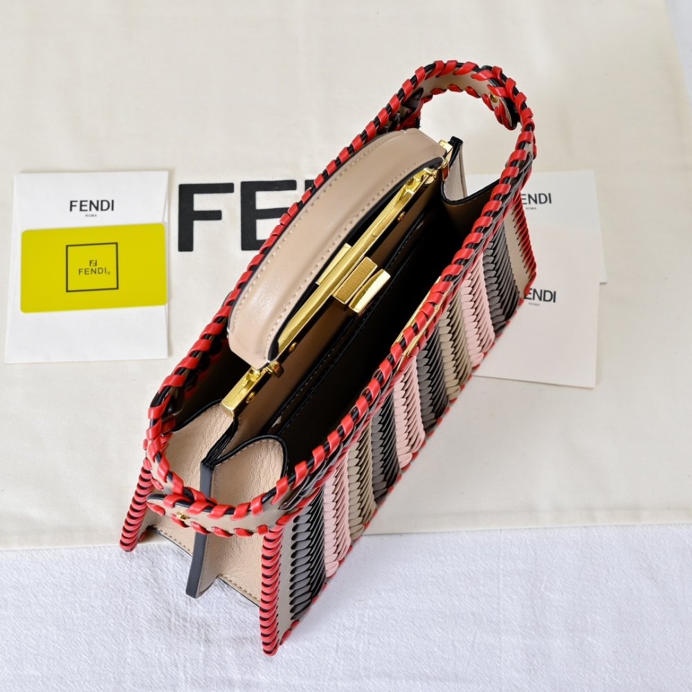 Сумка Fendi Peekaboo Iseeu 33 см фото 9
