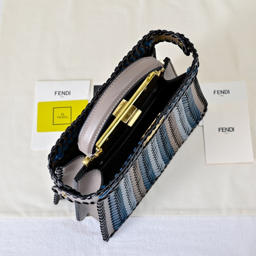 A bag Fendi Peekaboo Iseeu 33 cm фото 9