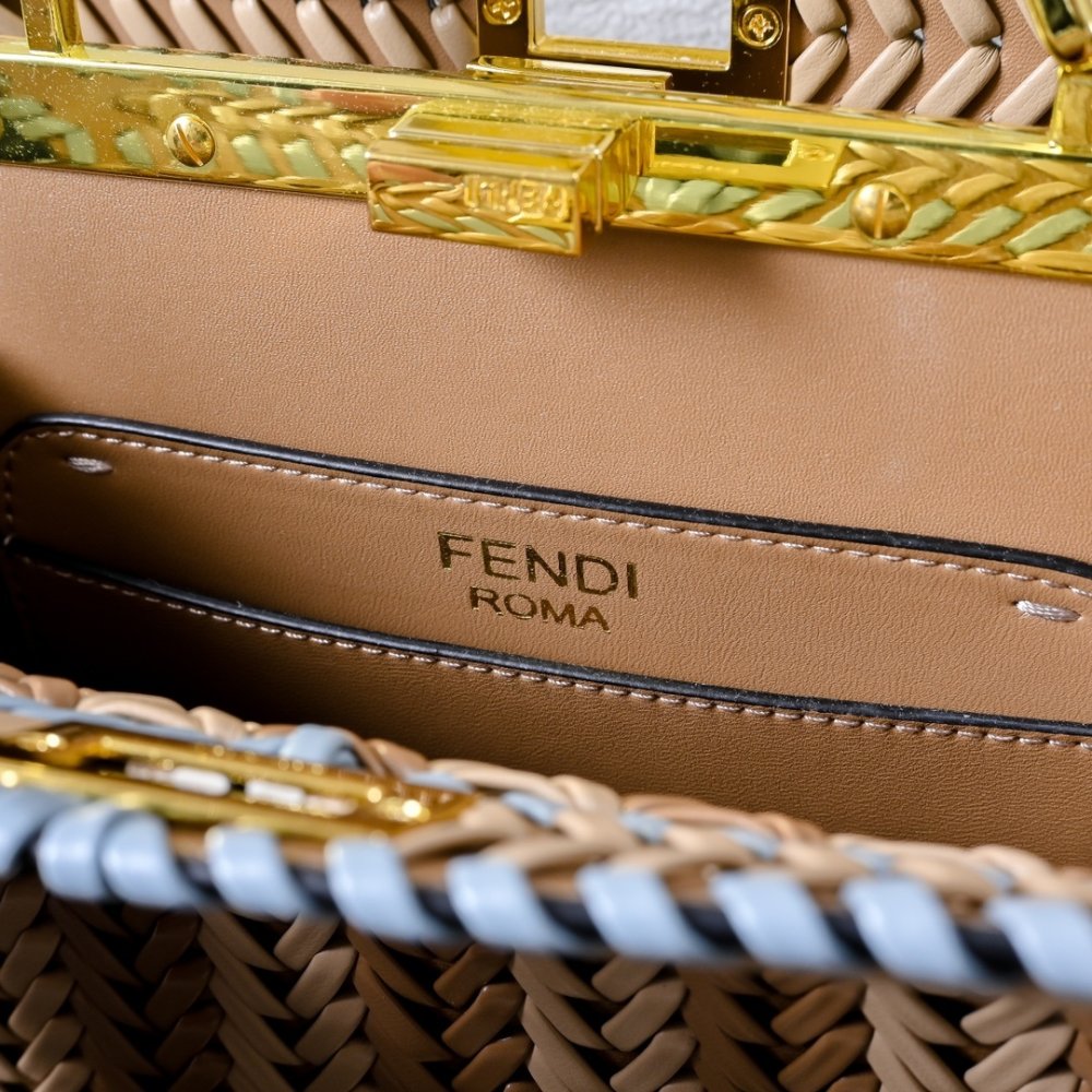 A bag Fendi Peekaboo Iseeu 33 cm фото 9