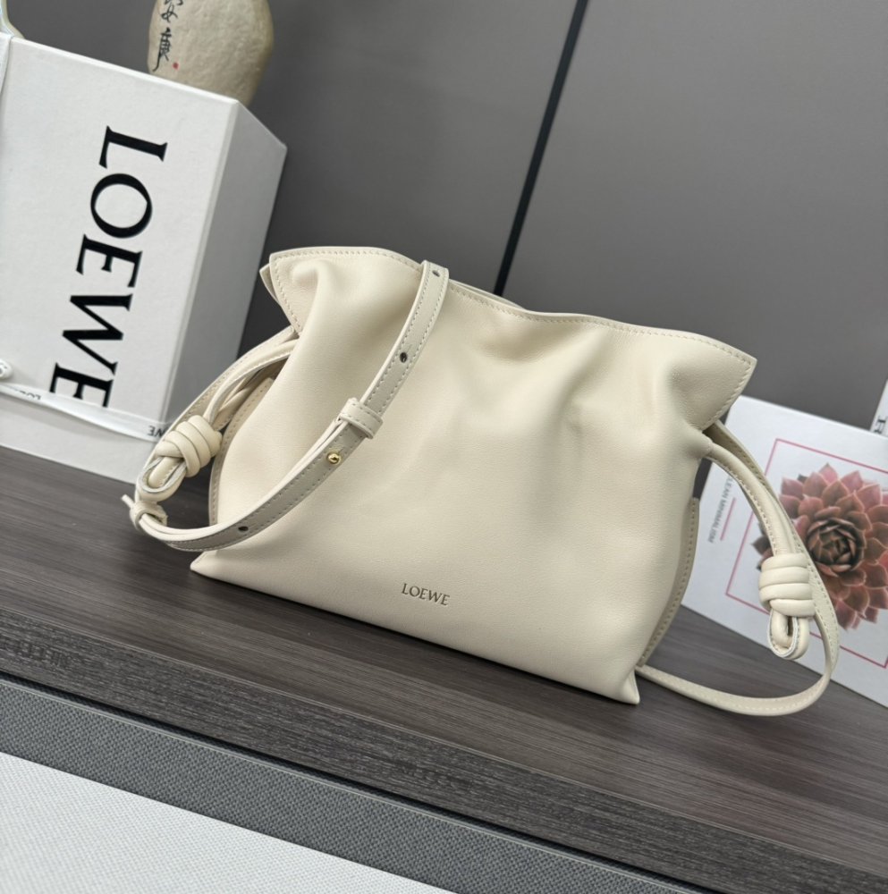 A bag Flamenco 23 cm of soft veal skin